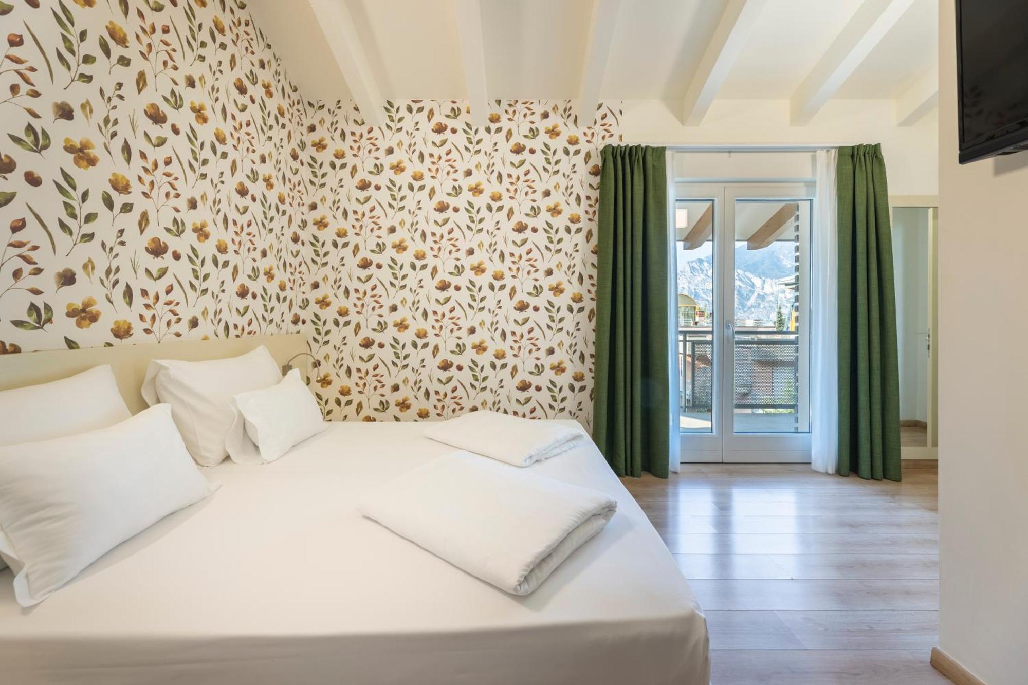 Hi Hotels Torbole - Pool & Spa Torbole Sul Garda Extérieur photo